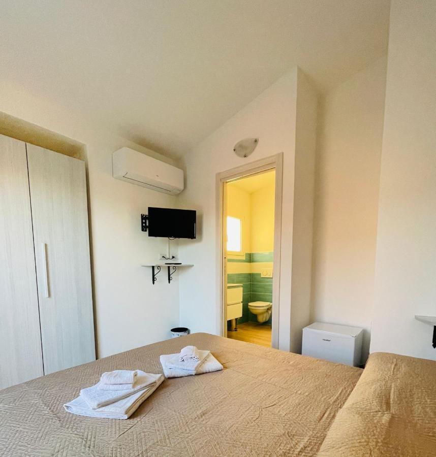 Chrisso Rooms Affittacamere San Teodoro  Extérieur photo